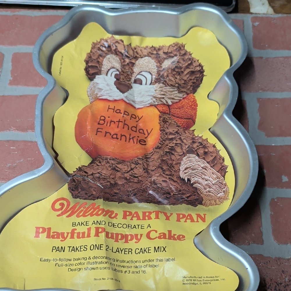 Wilton Playful Puppy Cake Pan - Yellow